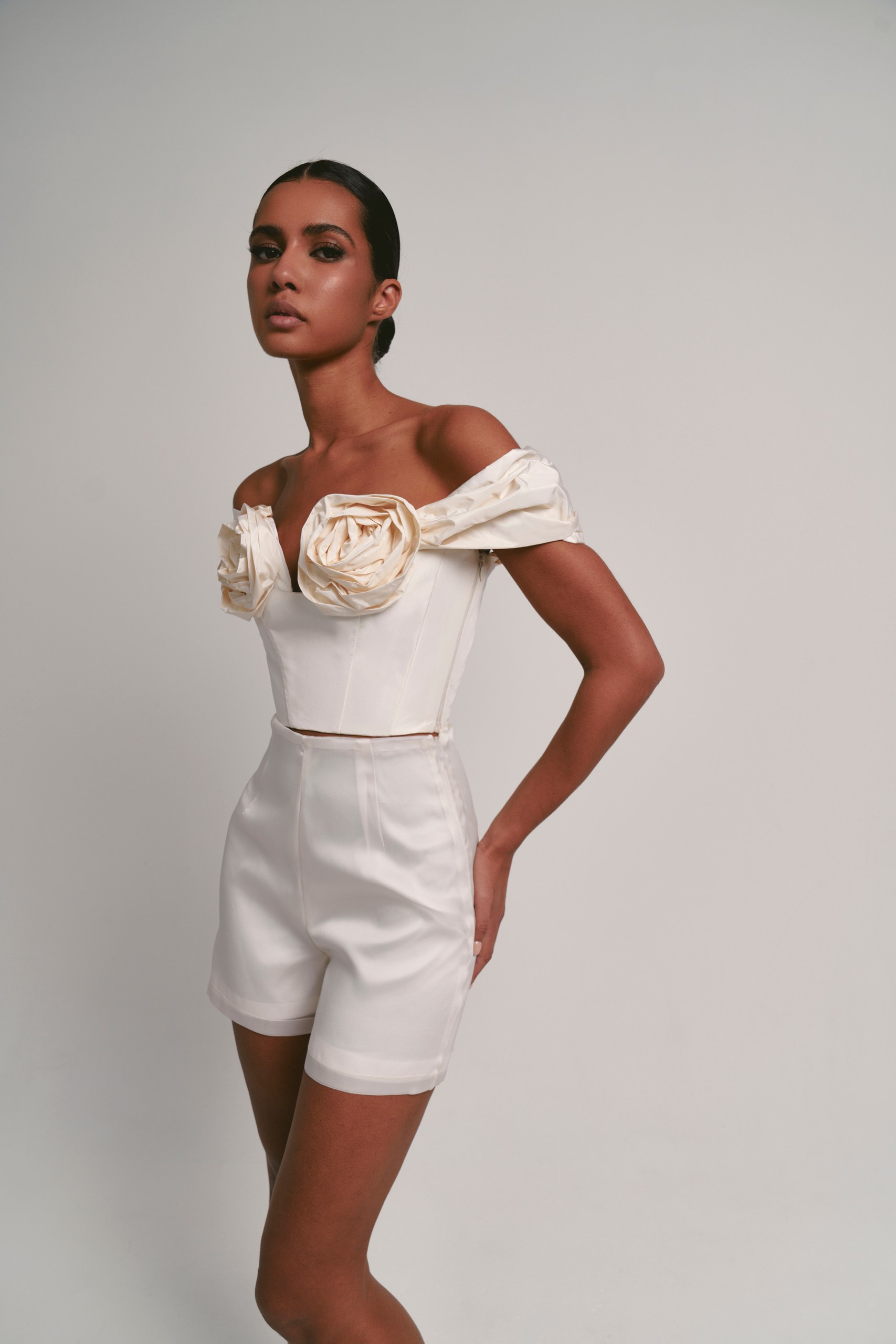 Two-piece suit made of natural organza and taffeta