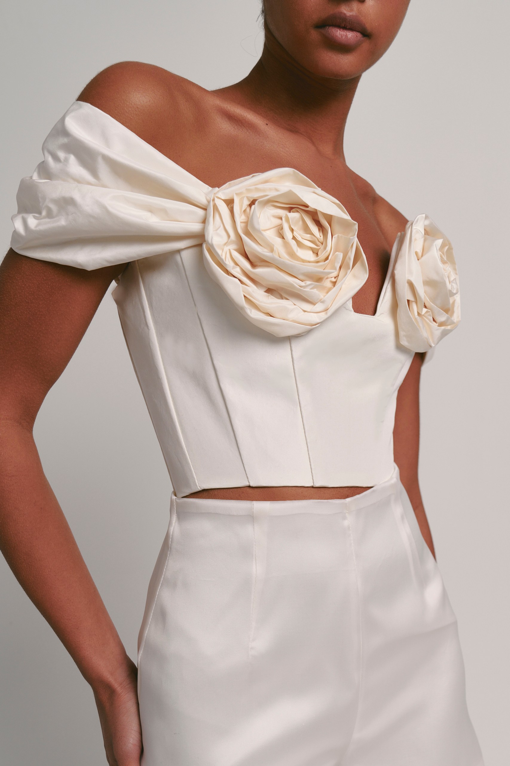 Two-piece suit made of natural organza and taffeta